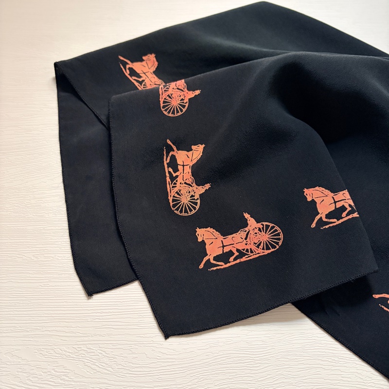 Celine 黑色馬車圖案絲巾思琳 方巾 小領巾-8