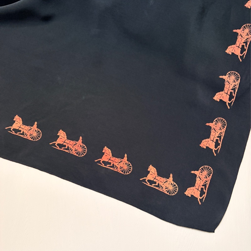 Celine 黑色馬車圖案絲巾思琳 方巾 小領巾-9