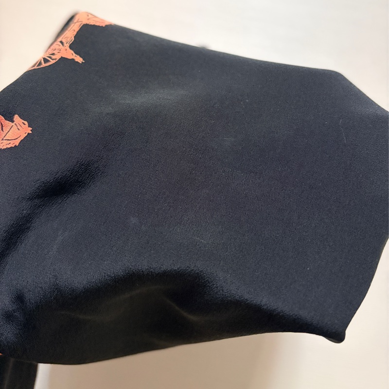 Celine 黑色馬車圖案絲巾思琳 方巾 小領巾-10