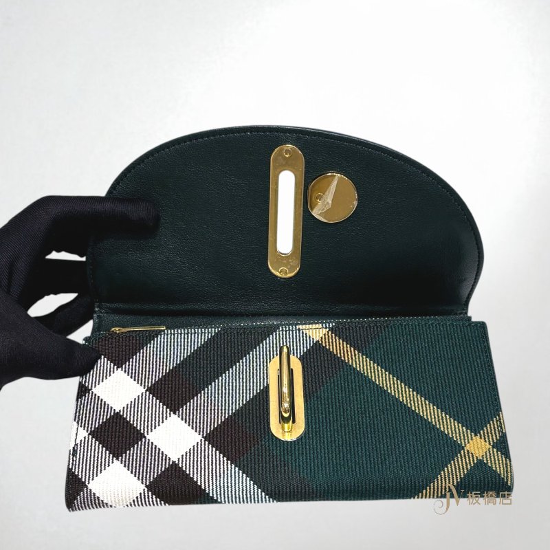 JY0328-Burberry 綠色菱格紋金釦下蓋長夾-5