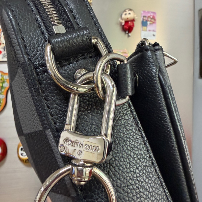 LV 黑灰格Trio斜背包-5