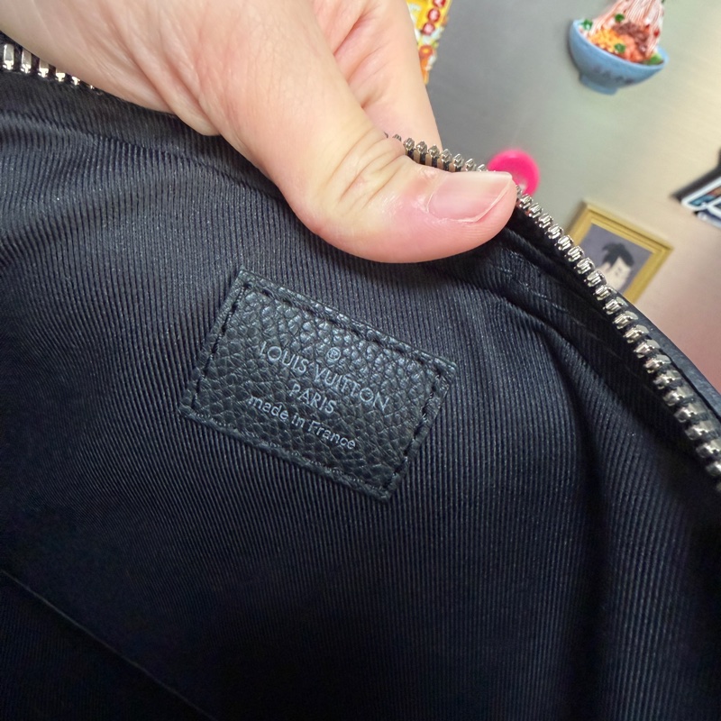 LV 黑灰格Trio斜背包-14