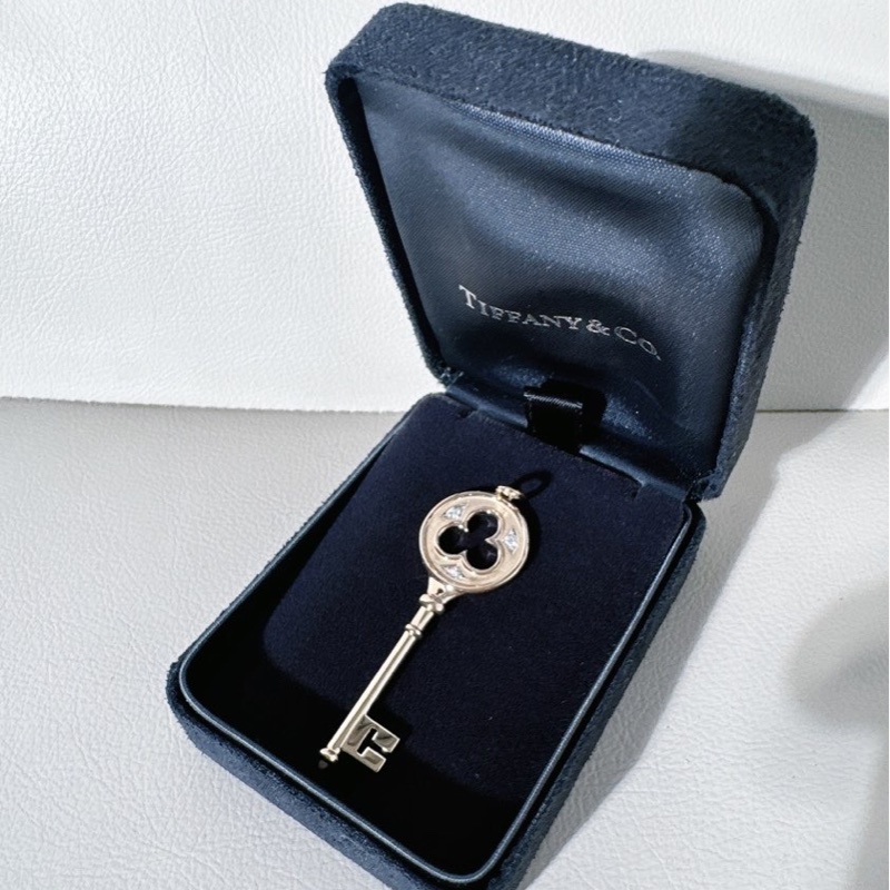 Tiffany&Co keys系列幸運草18K黃金 三鑽鑰匙吊墜，很美的款，大號-2