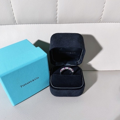 Tiffany 蒂芙尼  Embrace系列，粉色藍寶石鑲鑽戒指，50 號，經典款，仙氣十足