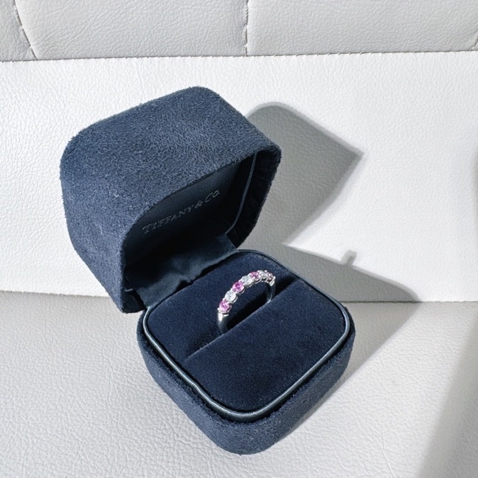 Tiffany 蒂芙尼  Embrace系列，粉色藍寶石鑲鑽戒指，50 號，經典款，仙氣十足-2