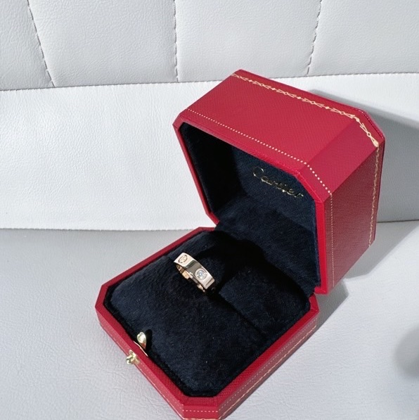 Cartier卡地亞LOVE系列18K玫瑰金三鑽戒指 ，52 號，2024 年購入-3