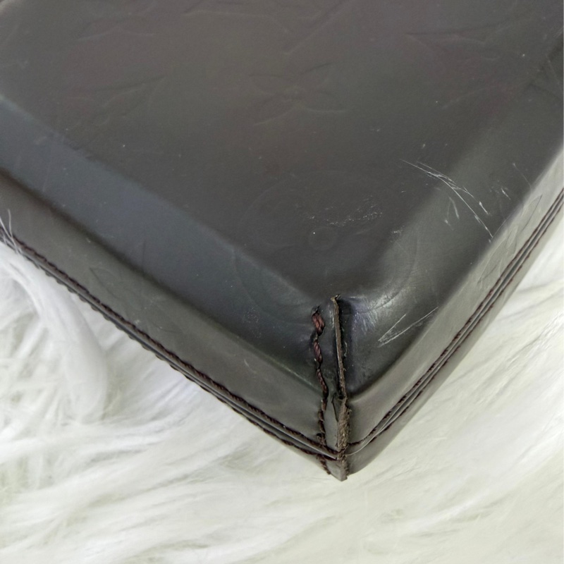 這款產品是Louis Vuitton Monogram Glace Ray 皮革化妝包。-5