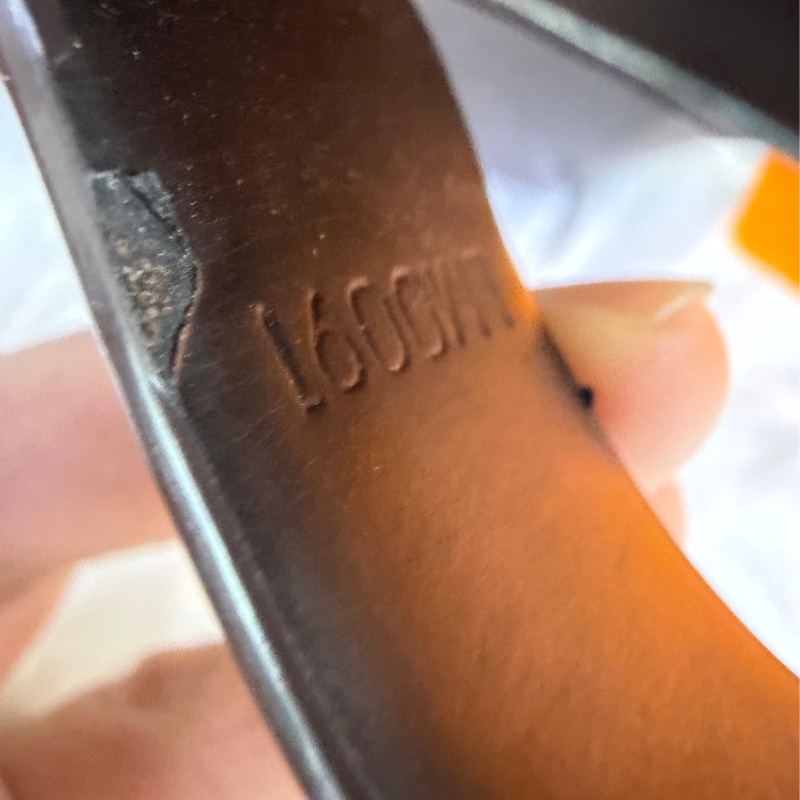 這款產品是Louis Vuitton Monogram Glace Ray 皮革化妝包。-7