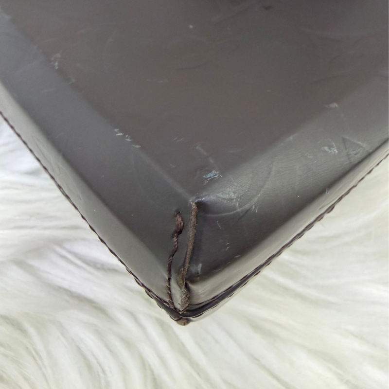 這款產品是Louis Vuitton Monogram Glace Ray 皮革化妝包。-15