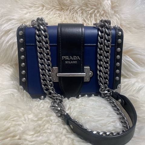 Prada 窩釘鏈帶Flap Bag
