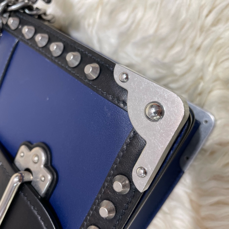 Prada 窩釘鏈帶Flap Bag-3