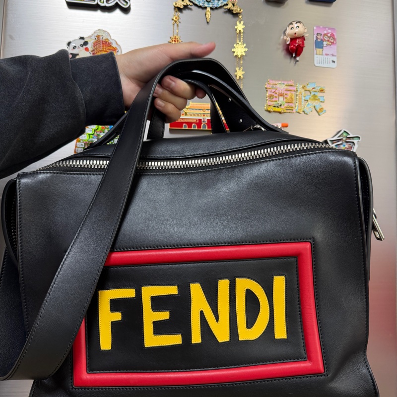 Fendi 黑牛皮黃色Logo銀釦手提斜背包-0