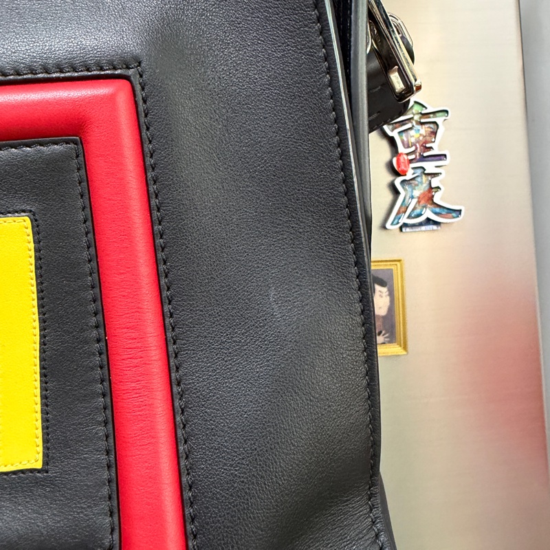 Fendi 黑牛皮黃色Logo銀釦手提斜背包-1