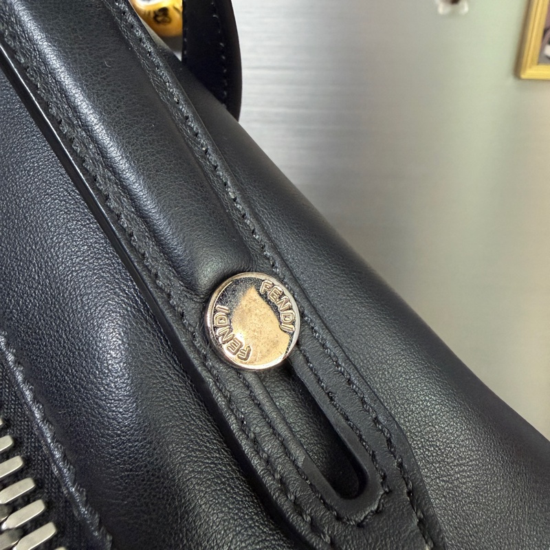 Fendi 黑牛皮黃色Logo銀釦手提斜背包-14