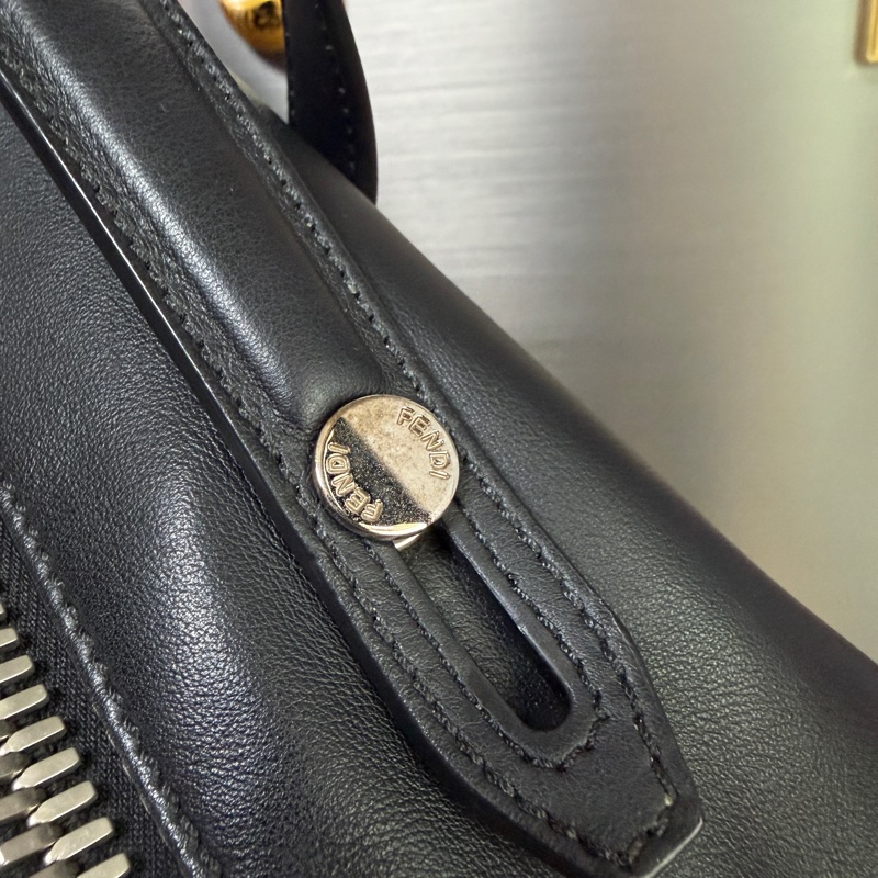 Fendi 黑牛皮黃色Logo銀釦手提斜背包-15