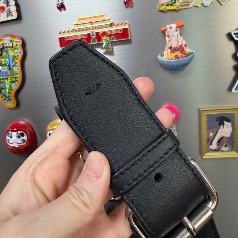 Fendi 黑牛皮黃色Logo銀釦手提斜背包-20