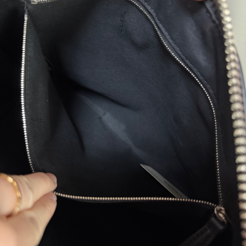 Fendi 黑牛皮黃色Logo銀釦手提斜背包-25