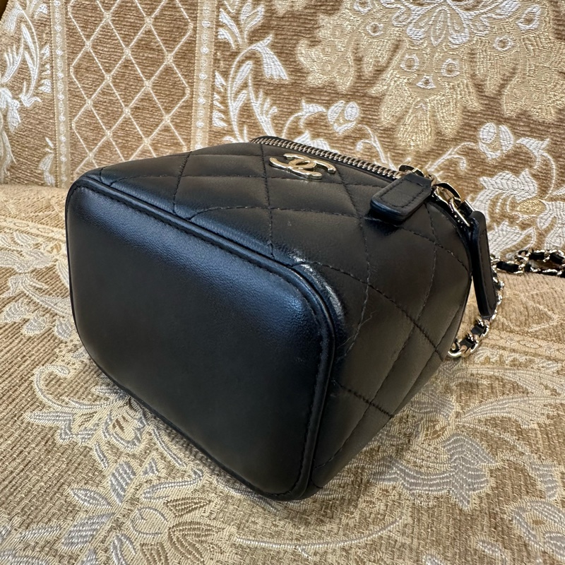 Chanel 黑羊皮菱格金釦mini手提斜背小方盒鏈包AP2198-6
