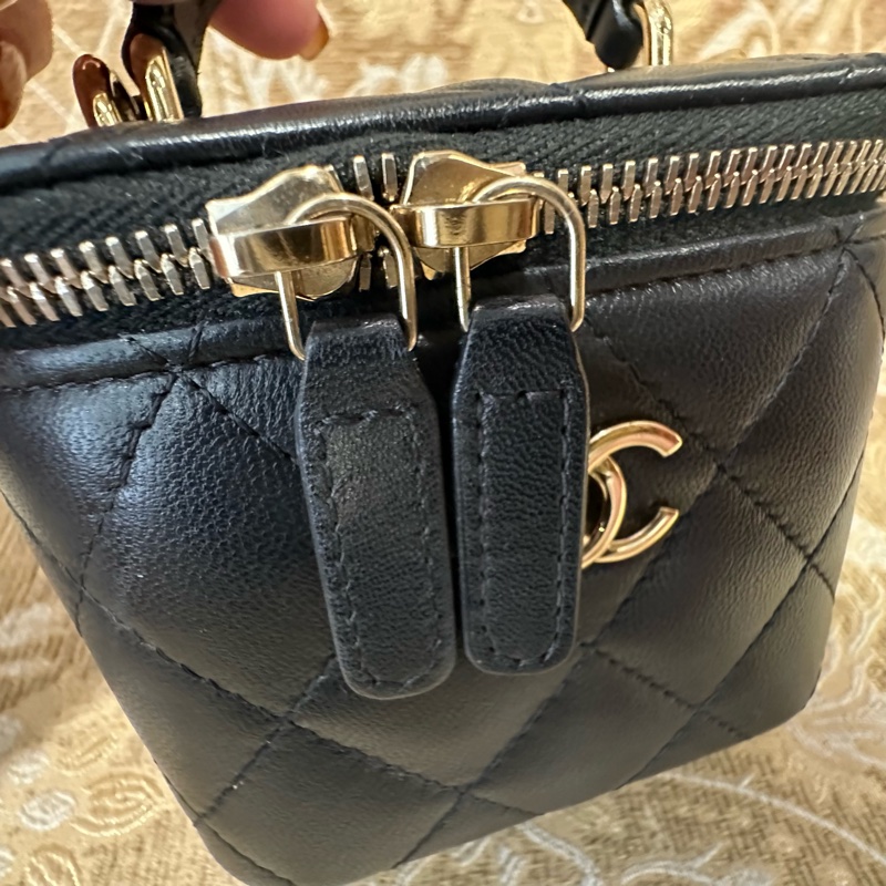 Chanel 黑羊皮菱格金釦mini手提斜背小方盒鏈包AP2198-10