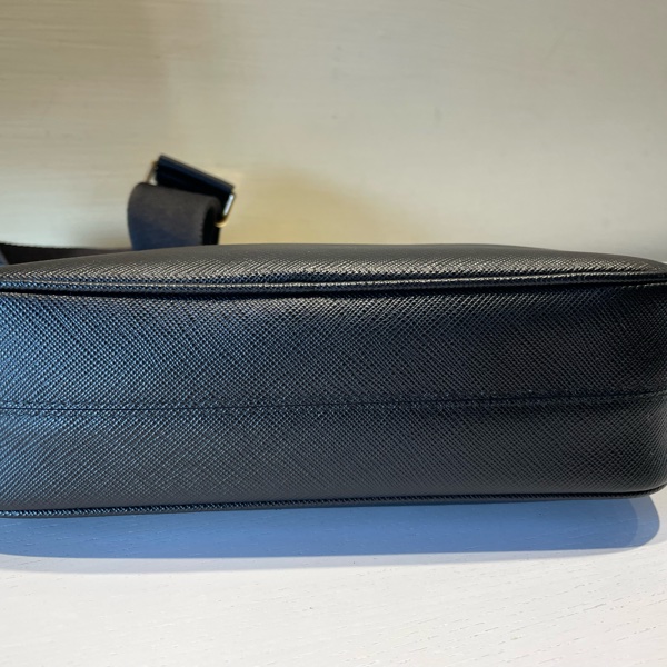 Prada Re-Edition 2005 Saffiano 皮革手袋-12