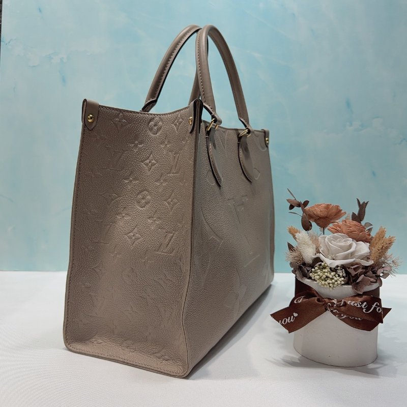 LV OnTheGo MM大象灰手提包-3