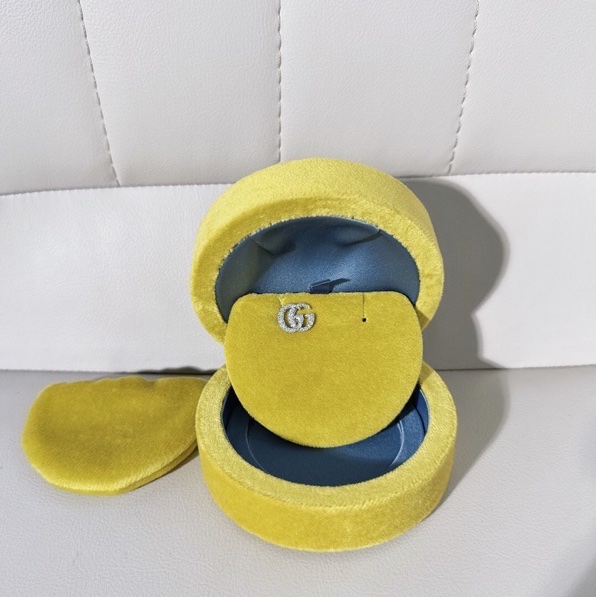 Gucci 古馳 白金滿鑽雙 G 耳飾，掛戴在耳骨上的，絕版買不到了，太好看，超閃-1