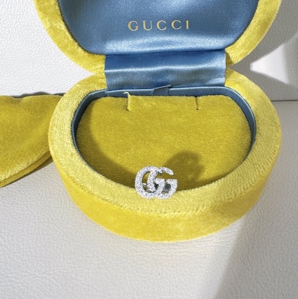 Gucci 古馳 白金滿鑽雙 G 耳飾，掛戴在耳骨上的，絕版買不到了，太好看，超閃-2