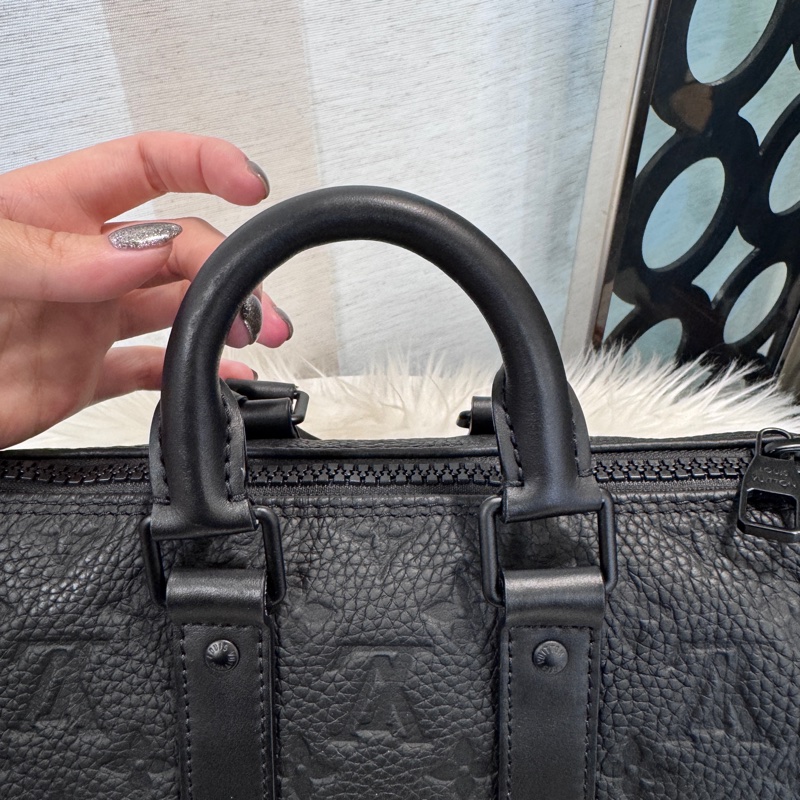 LV Keepall25 黑牛皮手提斜背波士頓包 晶片款-9