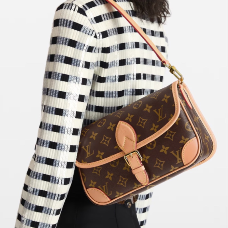 LV Diane 法棍可側背或單咩 是近期火熱的搶手手袋-4