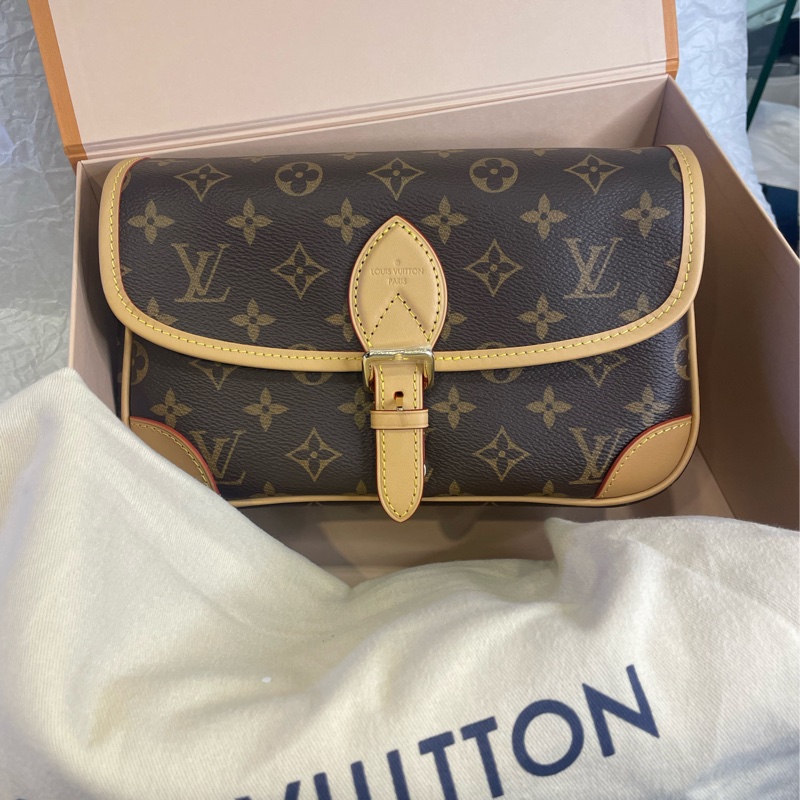 LV Diane 法棍可側背或單咩 是近期火熱的搶手手袋-9