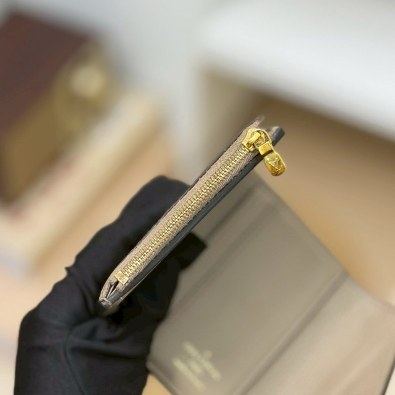 🏷️LV 路易威登．Zoé Mini 三折短夾 M69800/客人寄賣-17