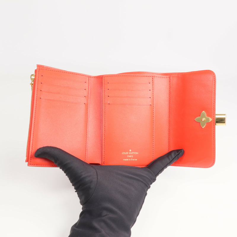 LOUIS VUITTON Monogram Flower Lock金扣錢包-11