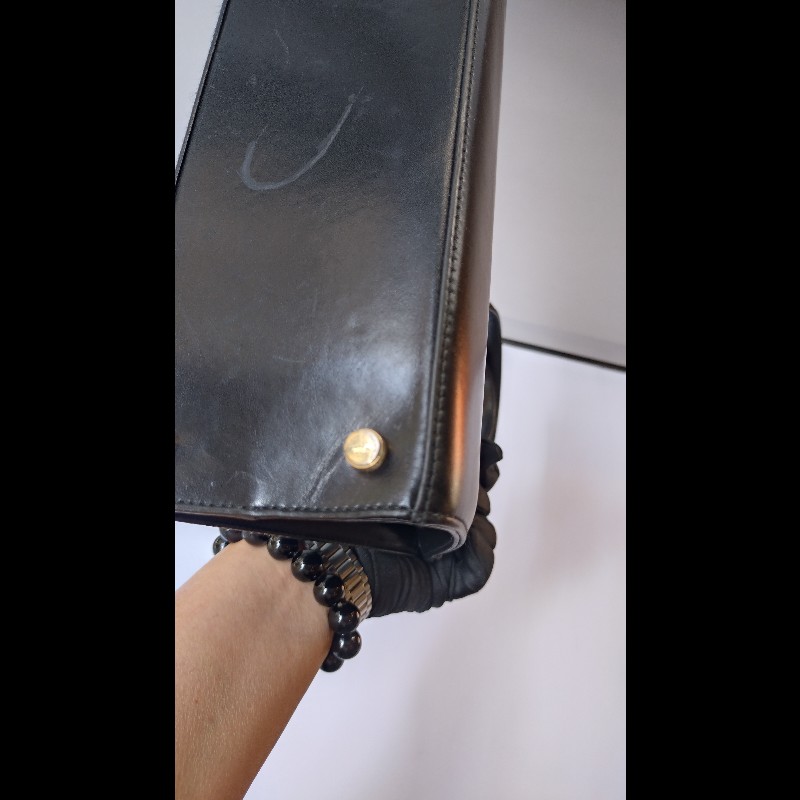 Ferragamo 經典金釦黑皮革手提包-12