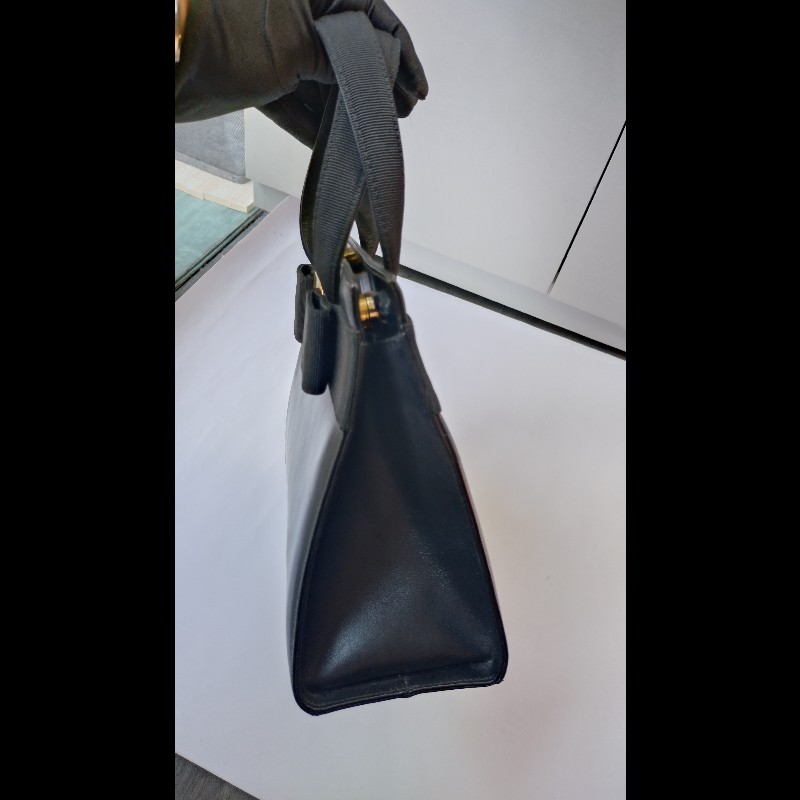 Ferragamo 經典金釦黑皮革手提包-15