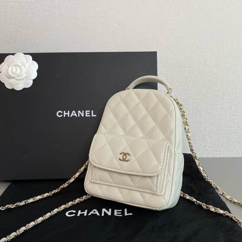 ✨Chanel 24S 淺灰色金扣 後背包 99新 晶片款🩶-5