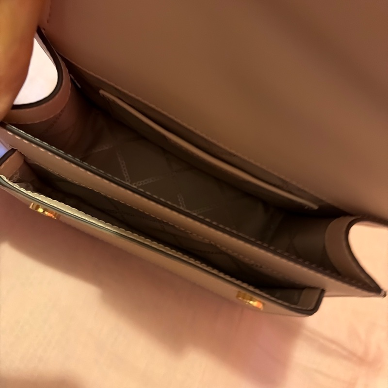MK Michael Kors 裸粉色鏈條斜背包-7