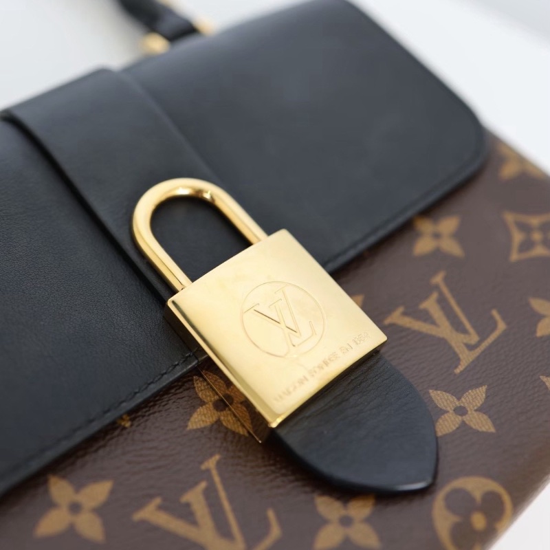 二手 Lv locky bb 黑色老花鎖頭包-12