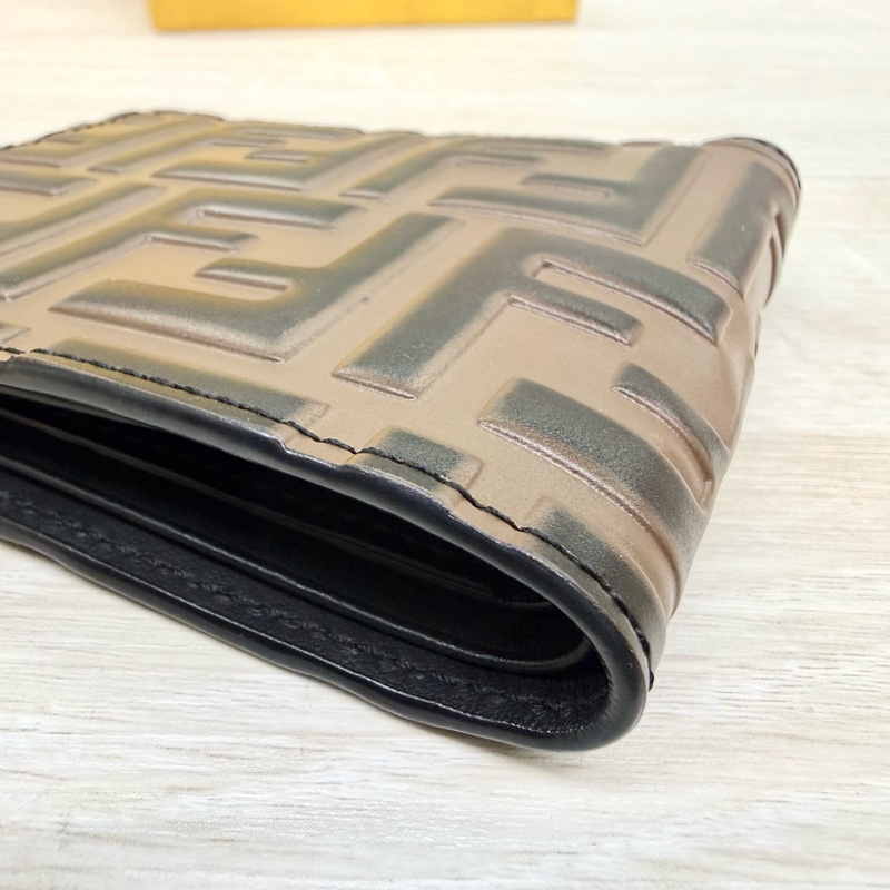 FENDI棕色牛皮拚黑色浮雕雙F對開短夾7M0169-9