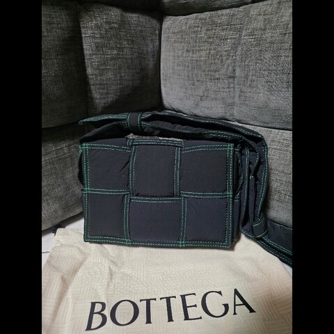 [全新]Bottega Veneta 尼龍Cassette 黑色