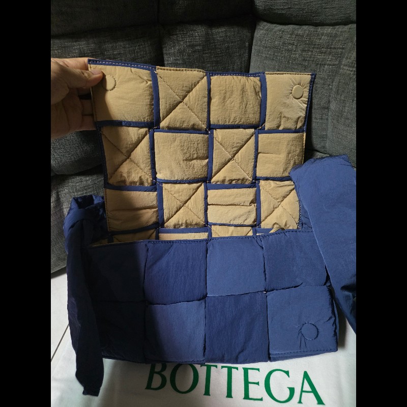 [全新]Bottega Veneta BV 尼龍 cassette 深藍色拼卡其色-6