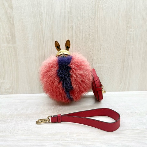 MCM喜氣紅藍毛造型兔圓餅側背包