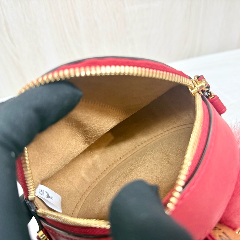 MCM喜氣紅藍毛造型兔圓餅側背包-8