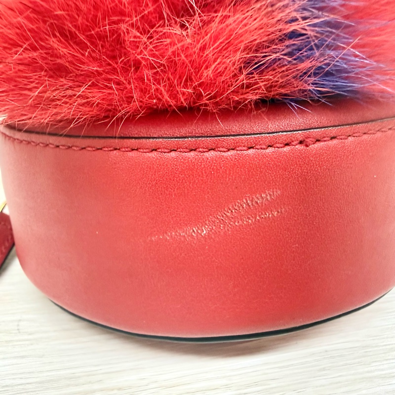 MCM喜氣紅藍毛造型兔圓餅側背包-17