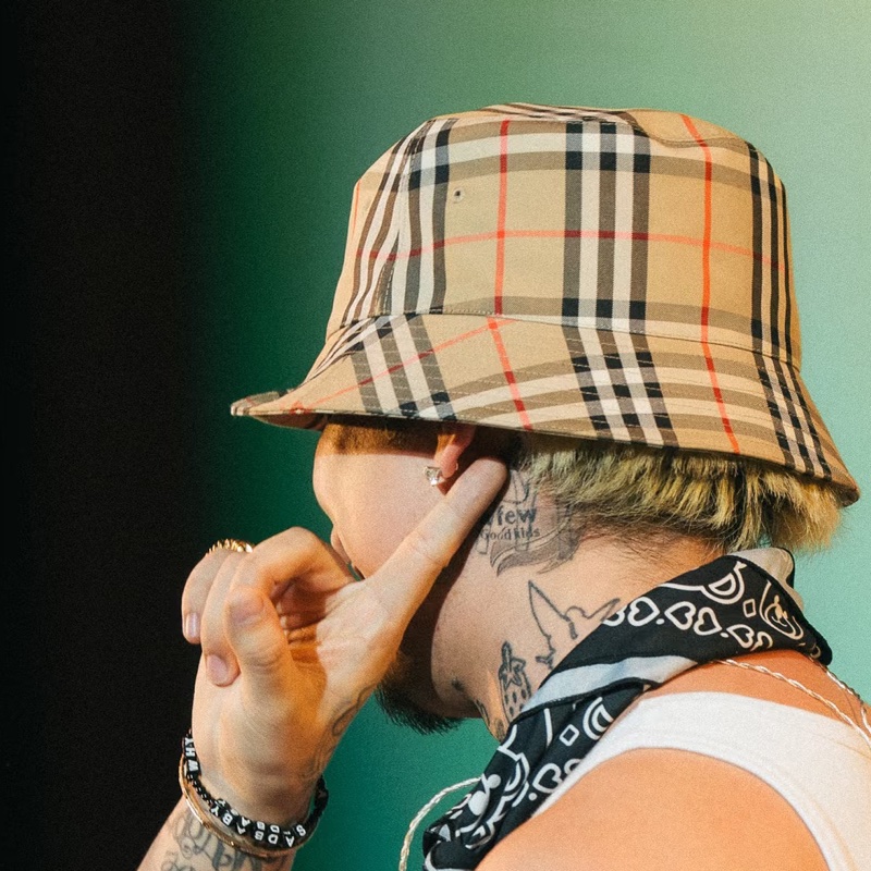 BURBERRY卡其格紋漁夫帽-1