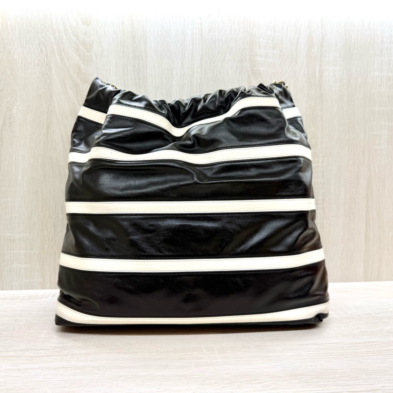 CHANEL黑色羊皮條紋小號22BAG/AS3260-2