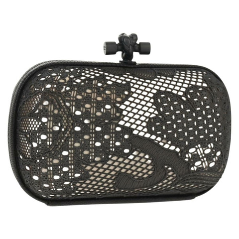 BOTTEGA VENETA 灰色金屬結飾手拿包，正品編號 147725SAV