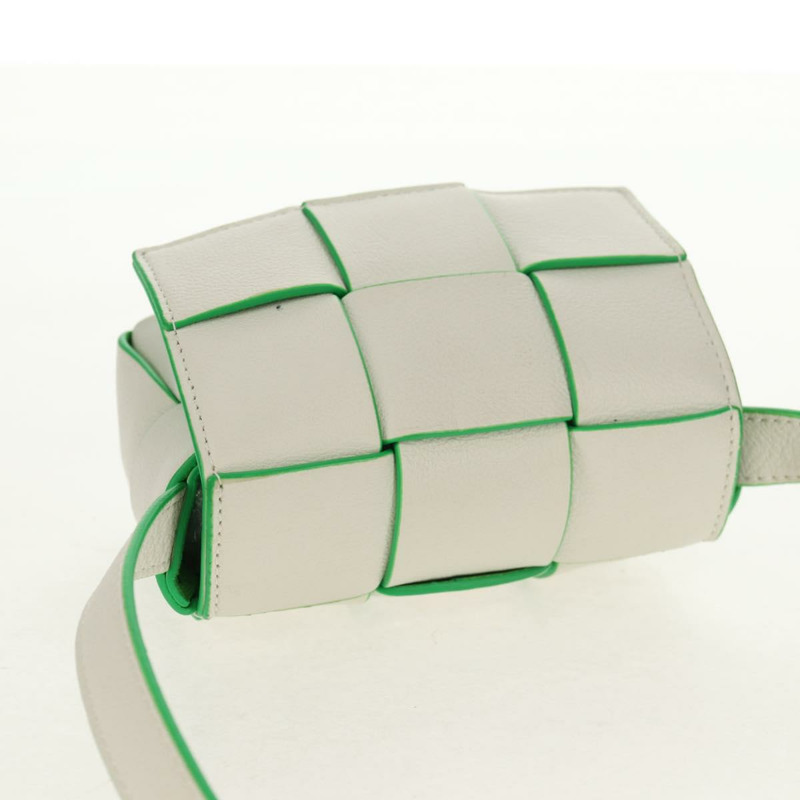 【日本直送】BOTTEGA VENETA MAXI INTRECCIATO 盒式包皮白色綠色正品 bs30121M-7