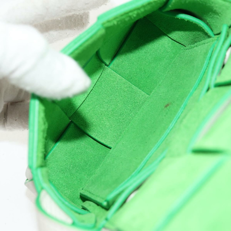 【日本直送】BOTTEGA VENETA MAXI INTRECCIATO 盒式包皮白色綠色正品 bs30121M-10