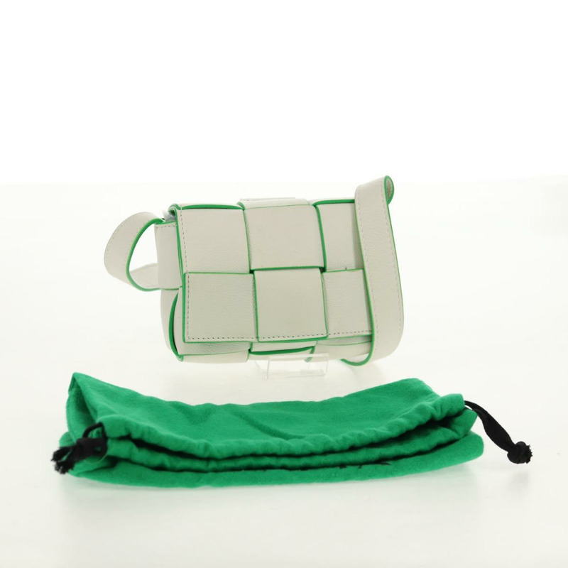 【日本直送】BOTTEGA VENETA MAXI INTRECCIATO 盒式包皮白色綠色正品 bs30121M-11