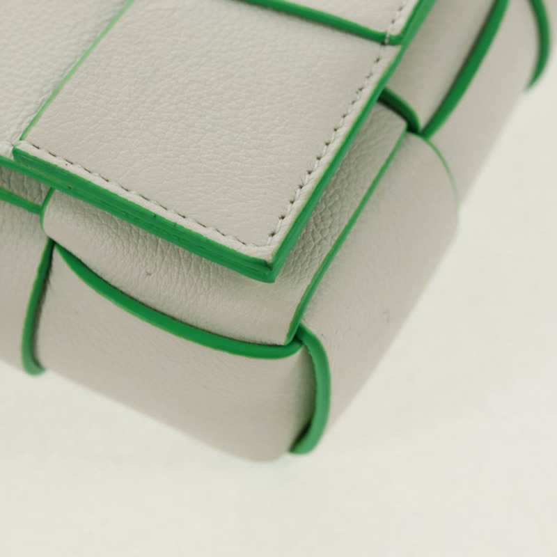 【日本直送】BOTTEGA VENETA MAXI INTRECCIATO 盒式包皮白色綠色正品 bs30121M-15
